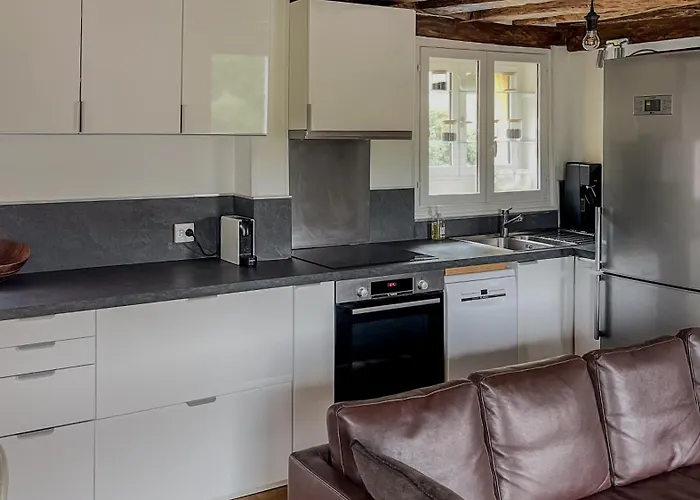 Family Apartment, Next To Versailles Palace